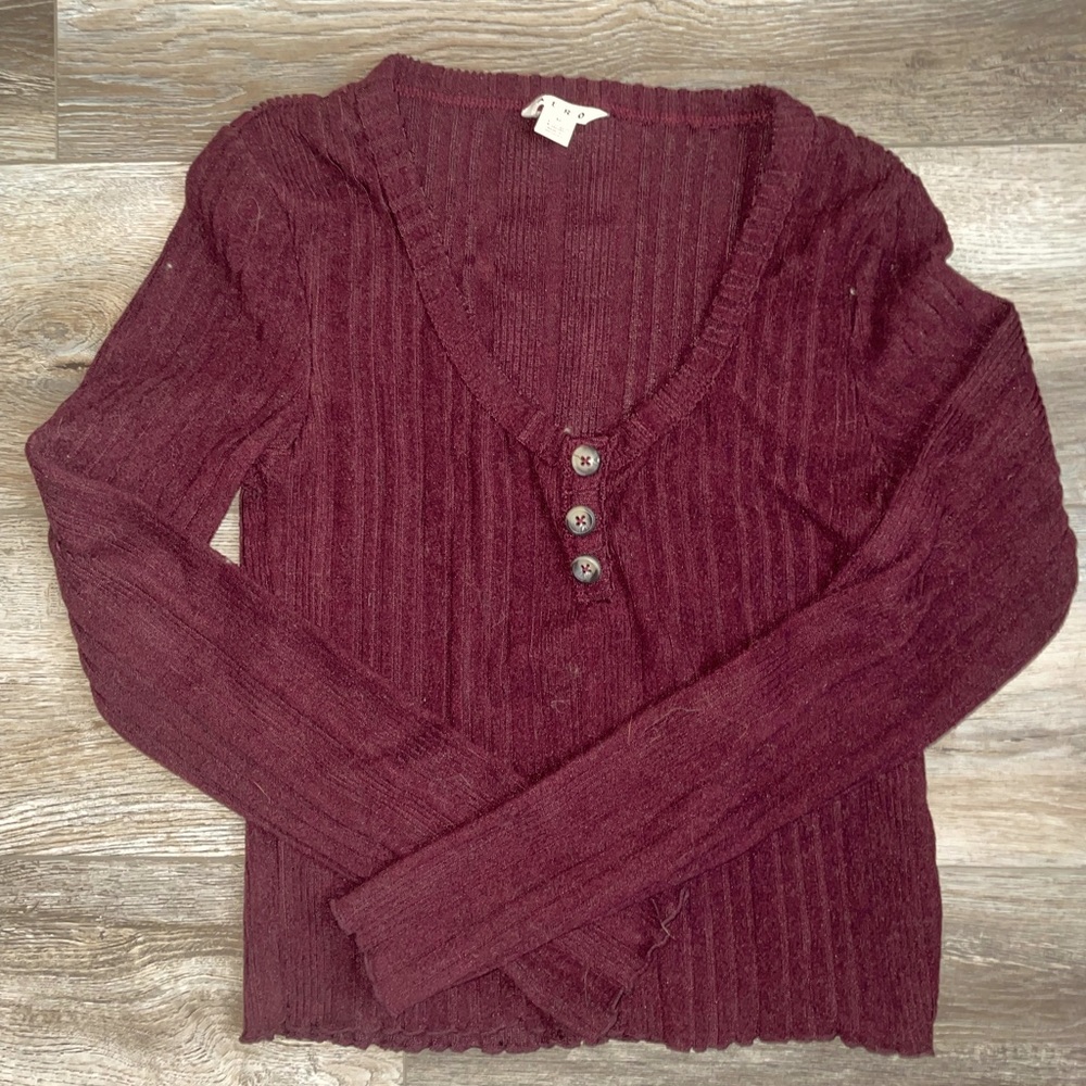 women’s maroon aeropostale top